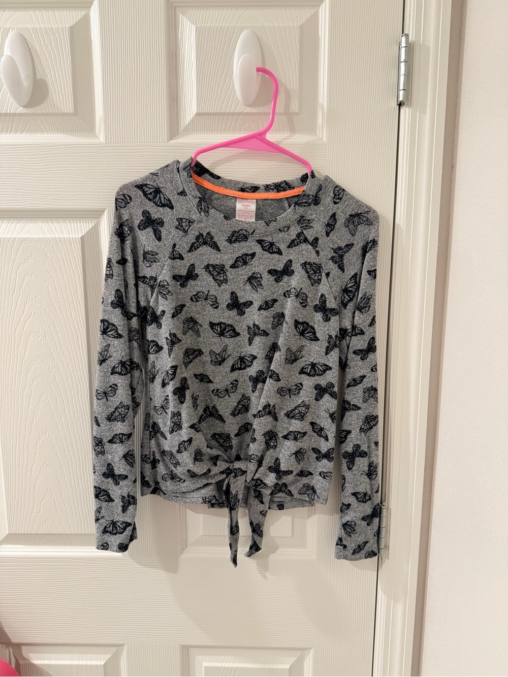No Boundaries Gray Butterfly Tie-Front Long Sleeve Tee with Orange Trim